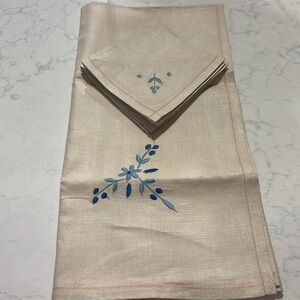 LINEN luncheon cloth and napkins